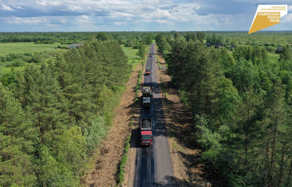 На дороге Бежецк – Поречье в Тверской области уложили асфальтобетон