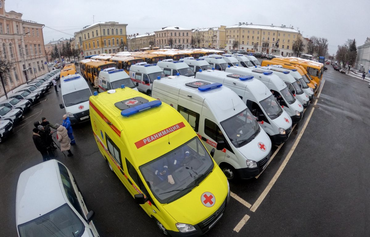 В муниципалитеты Тверской области отправились новые школьные автобусы и  автомобили скорой помощи